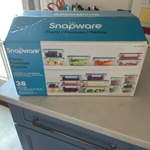 Snapware Plastic Container NOT A WHOLE SET